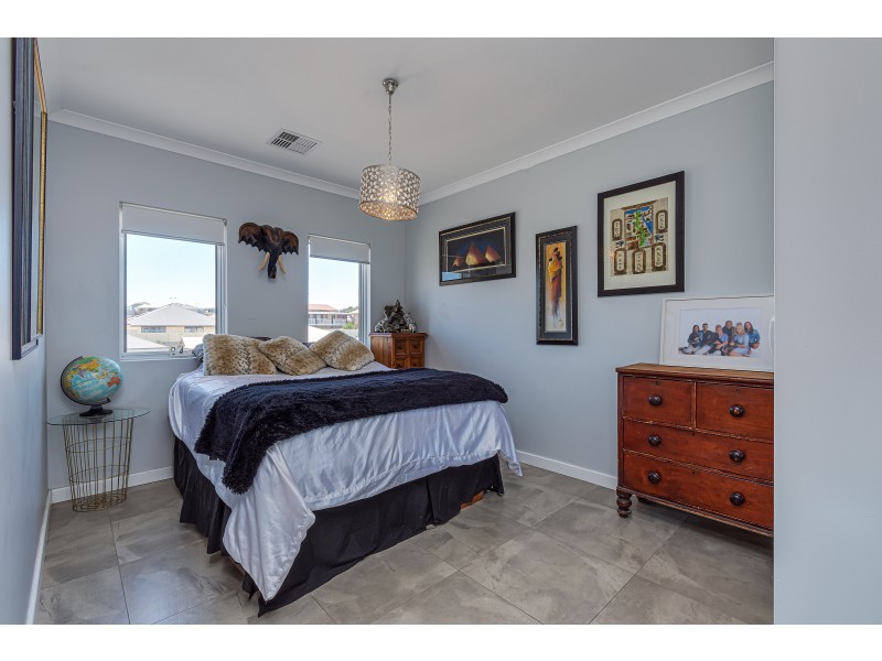 8 Harlequin Way, Yanchep WA 6035