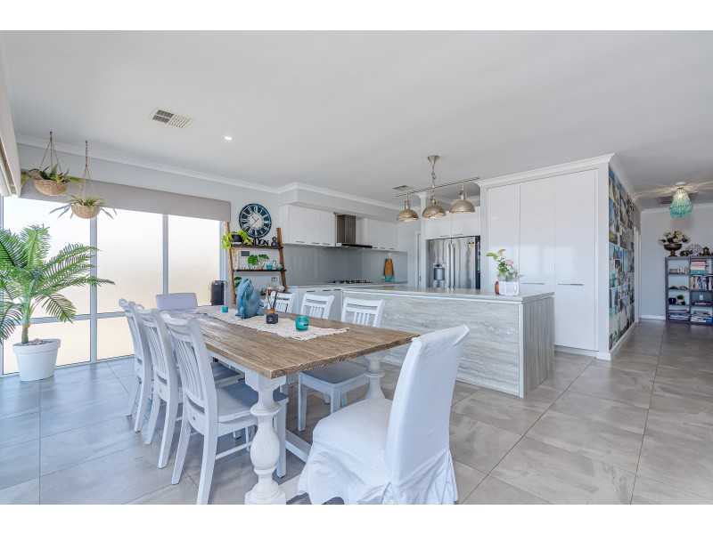 8 Harlequin Way, Yanchep WA 6035