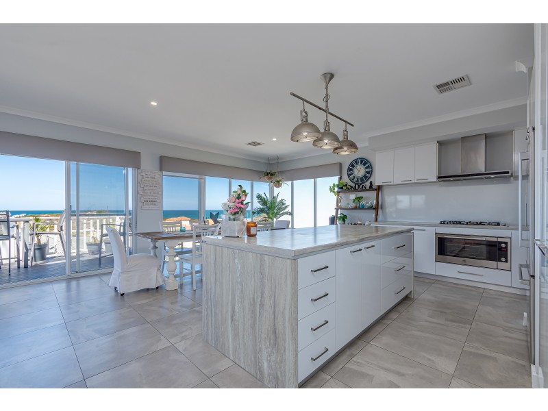 8 Harlequin Way, Yanchep WA 6035