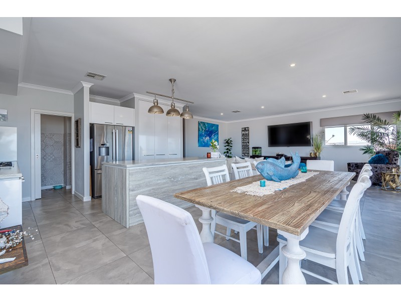 8 Harlequin Way, Yanchep WA 6035