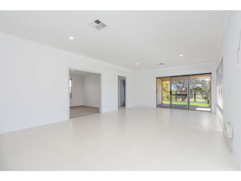 16 Bunker Crescent, Yanchep WA 6035