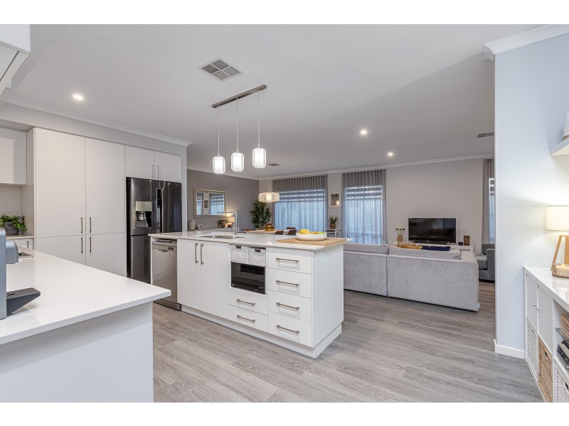 16 Bass Chase, Yanchep WA 6035