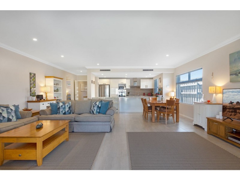 15 Seaside Avenue, Yanchep WA 6035