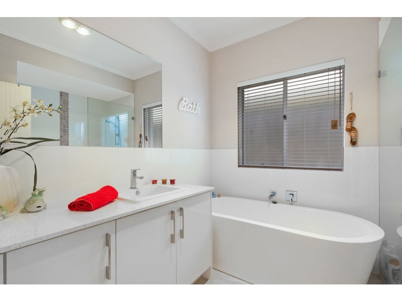 15 Seaside Avenue, Yanchep WA 6035