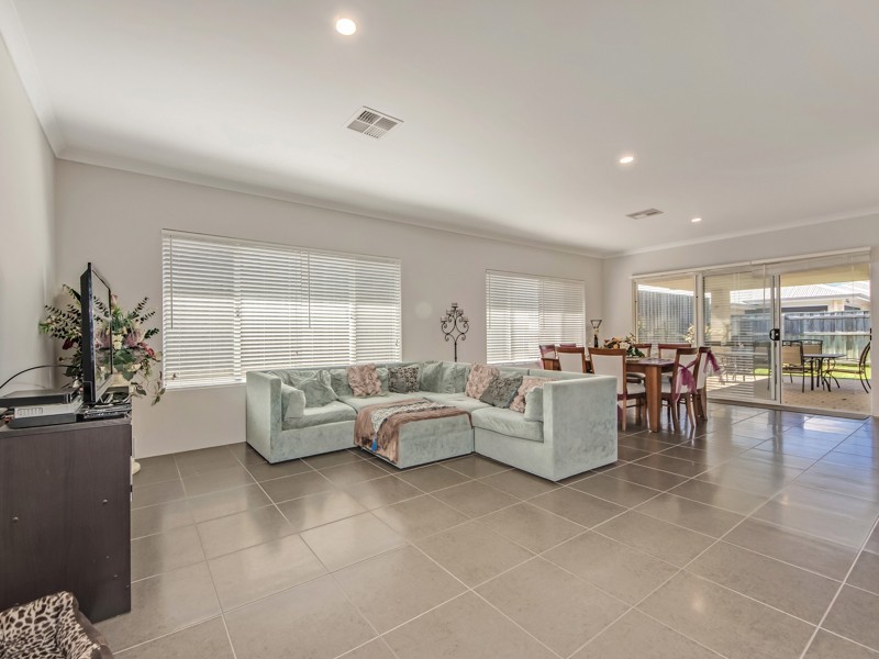 12 Current Street, Yanchep WA 6035