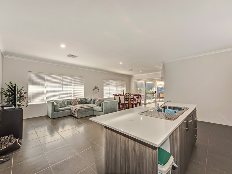 12 Current Street, Yanchep WA 6035