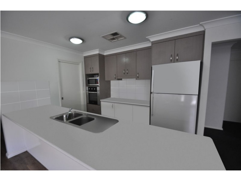 12 Dalbeattie Crescent, Dubbo NSW 2830
