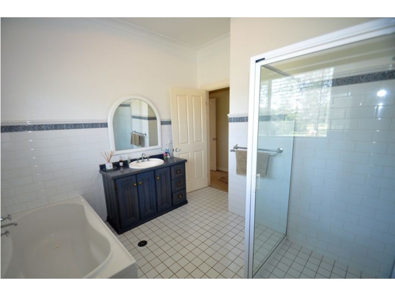 17 Renshaw Drive, Dubbo NSW 2830