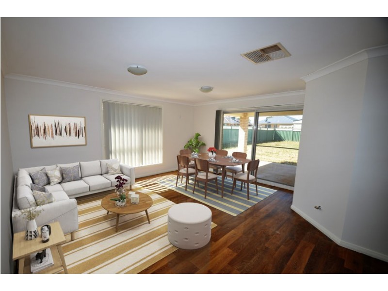 38 Dalbeattie Crescent, Dubbo NSW 2830