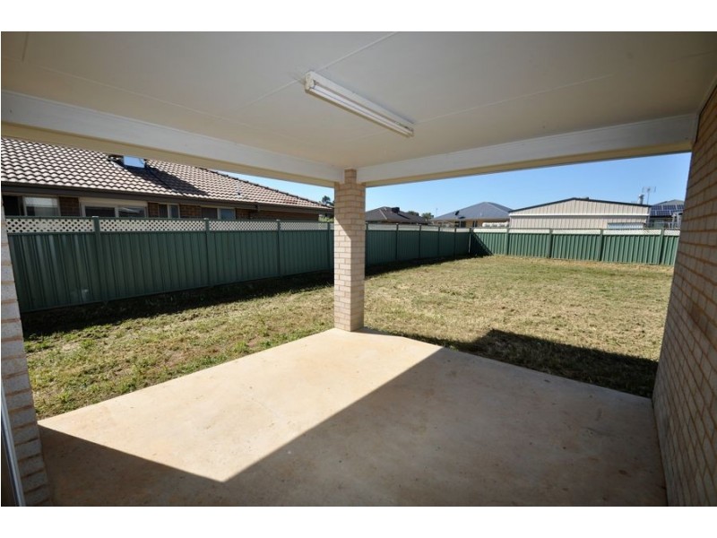 38 Dalbeattie Crescent, Dubbo NSW 2830