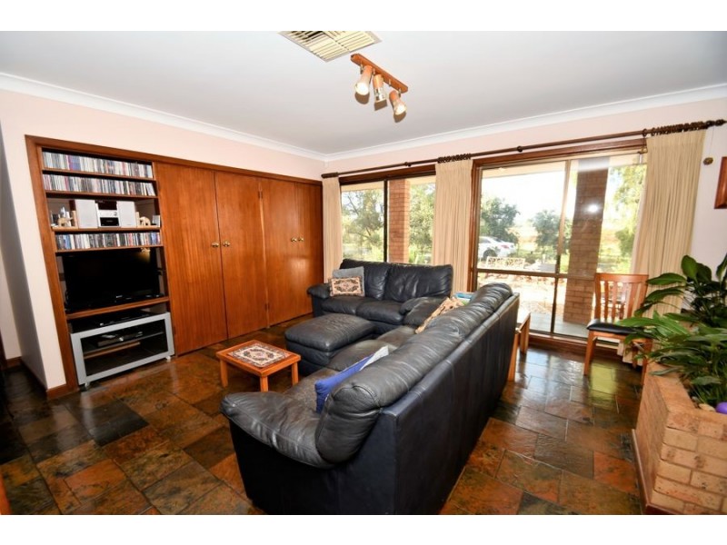 8L Gavel Drive, Dubbo NSW 2830