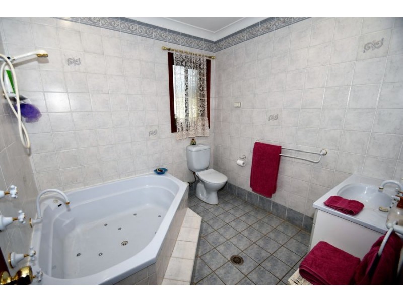 8L Gavel Drive, Dubbo NSW 2830