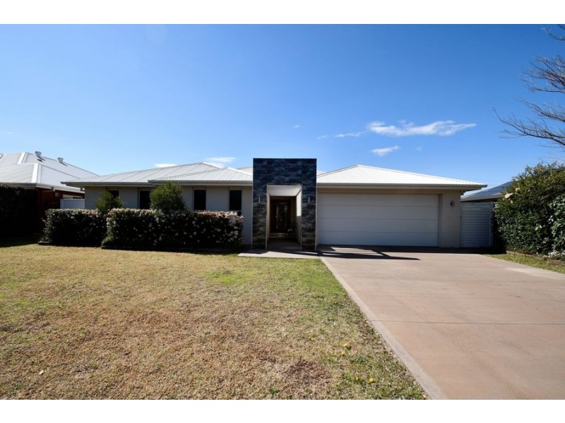 24 Southlakes Parade, Dubbo NSW 2830