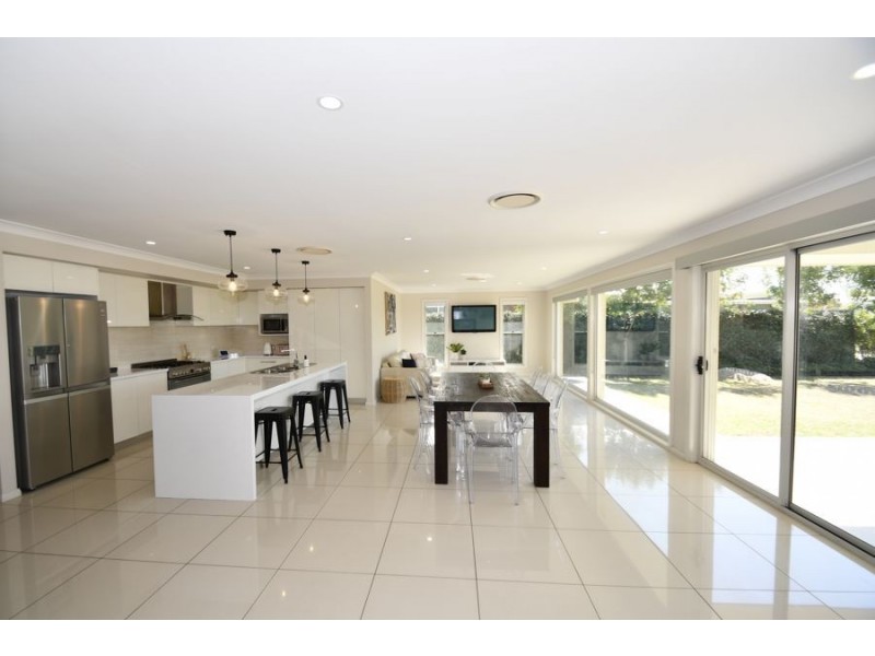 24 Southlakes Parade, Dubbo NSW 2830