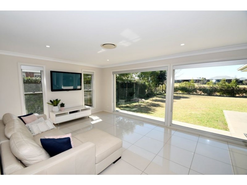 24 Southlakes Parade, Dubbo NSW 2830