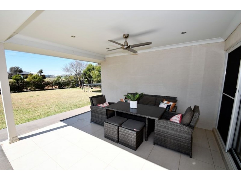 24 Southlakes Parade, Dubbo NSW 2830