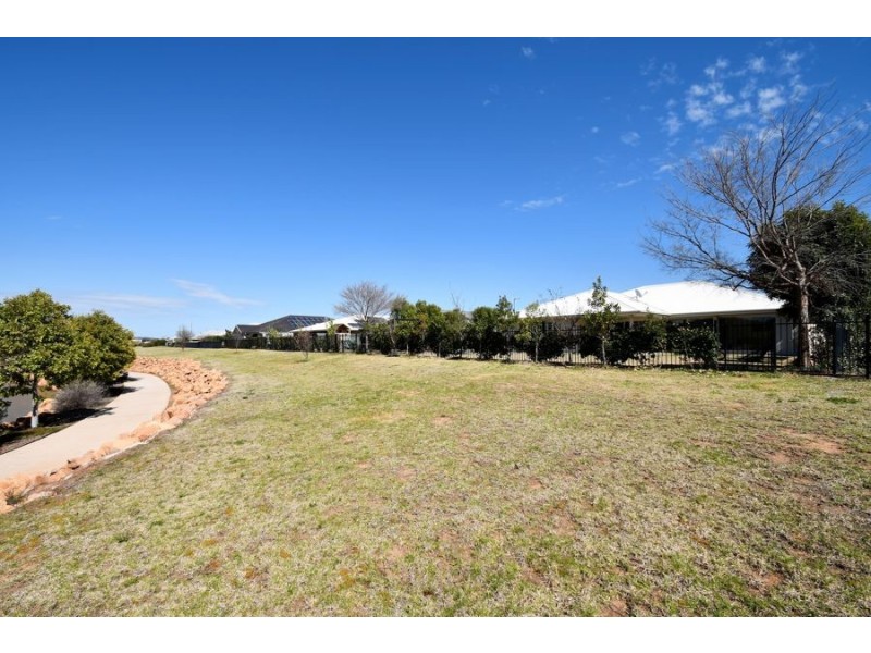 24 Southlakes Parade, Dubbo NSW 2830