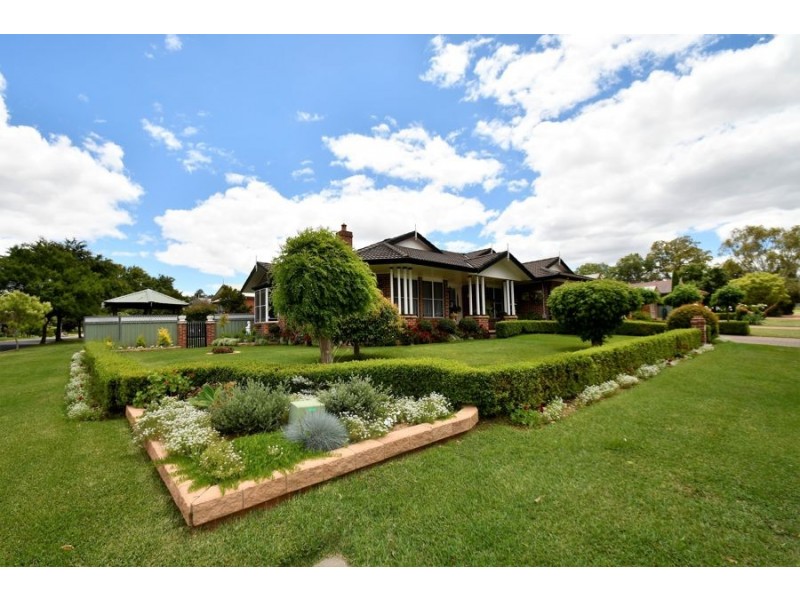 107 Margaret Crescent, Dubbo NSW 2830