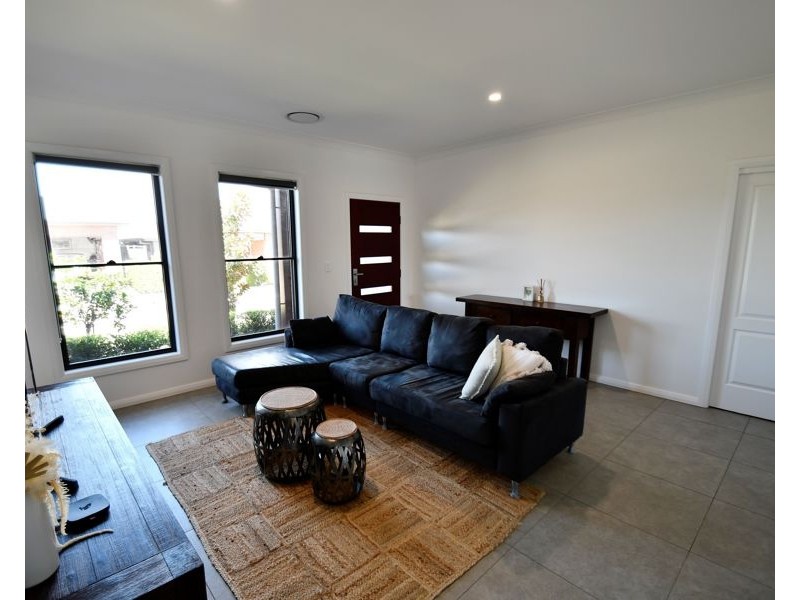 82 Fountain Circuit, Dubbo NSW 2830