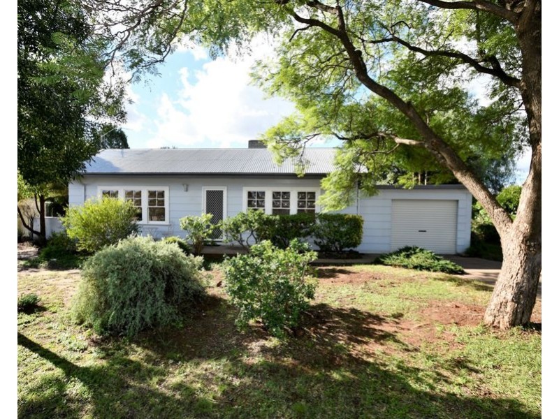 8 Fairview Street, Dubbo NSW 2830