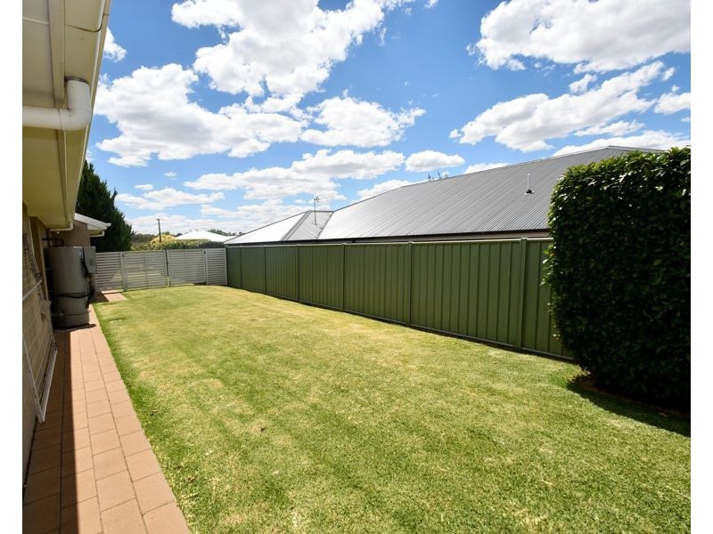 8 Augusta Avenue, Dubbo NSW 2830
