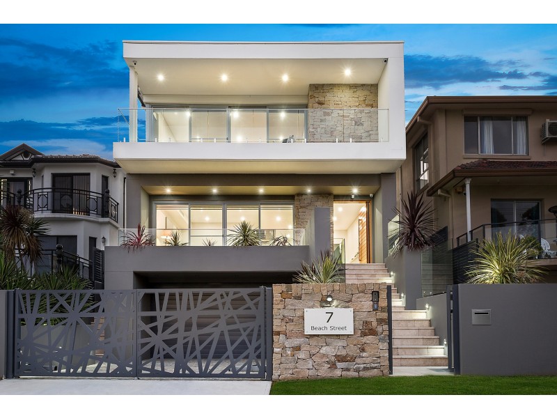 7 Beach Street, Blakehurst NSW 2221