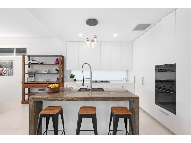 37 Evelyn Street North, Sylvania NSW 2224