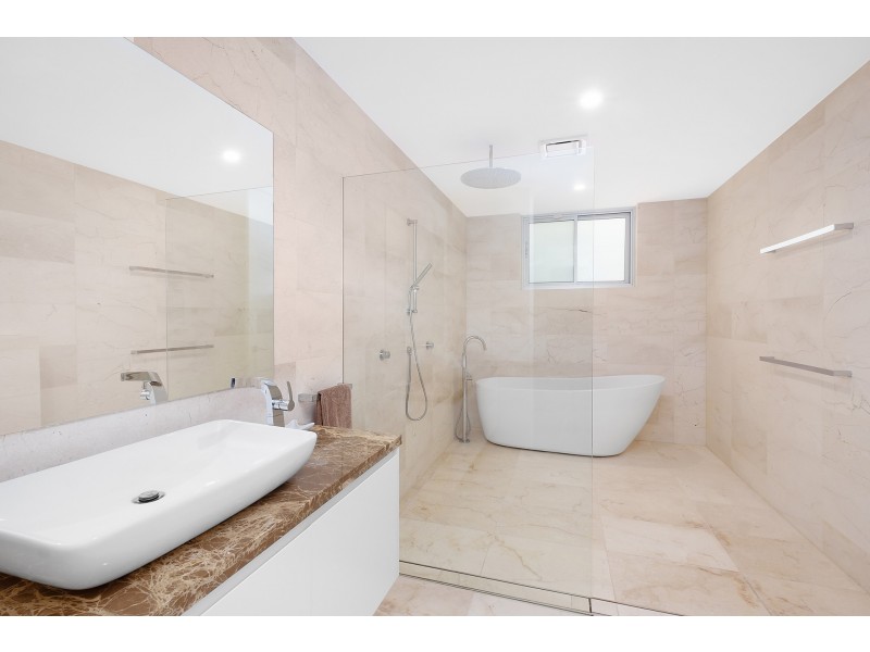 37 Evelyn Street North, Sylvania NSW 2224