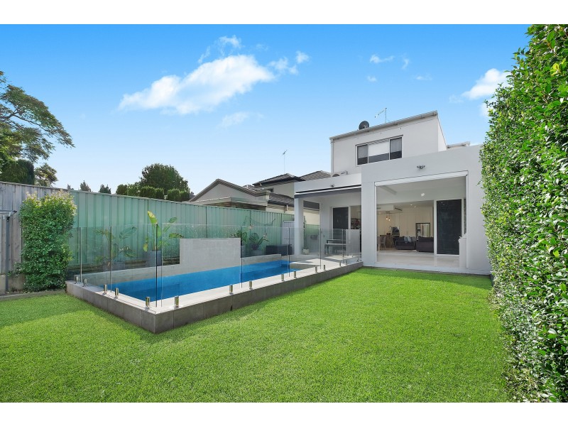 37 Evelyn Street North, Sylvania NSW 2224