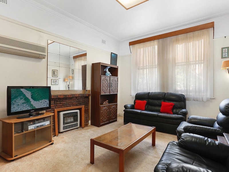 29 Hampton Court Road, Carlton NSW 2218