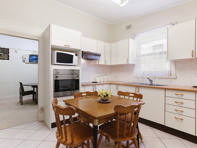 29 Hampton Court Road, Carlton NSW 2218