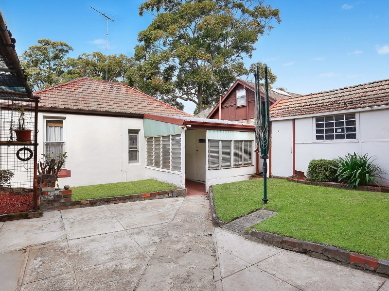 29 Hampton Court Road, Carlton NSW 2218