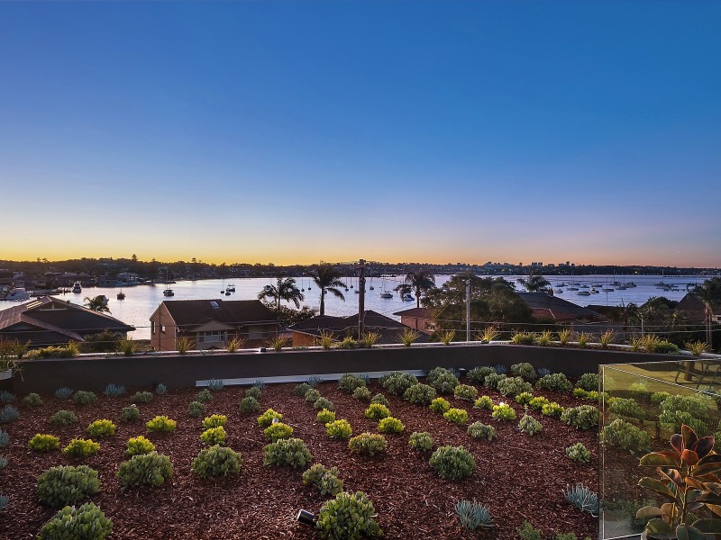 2/68 Holt Road, Taren Point NSW 2229