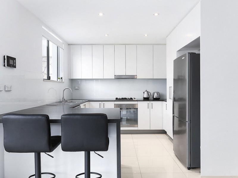 2 Bottlebrush Avenue, Lugarno NSW 2210