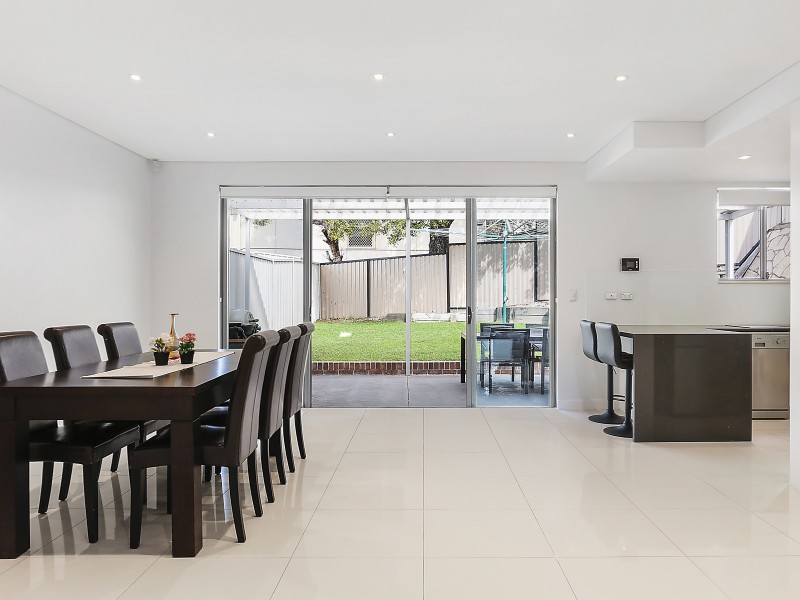 2 Bottlebrush Avenue, Lugarno NSW 2210