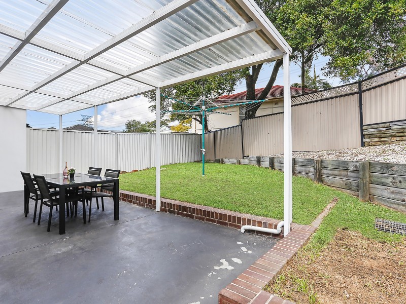 2 Bottlebrush Avenue, Lugarno NSW 2210