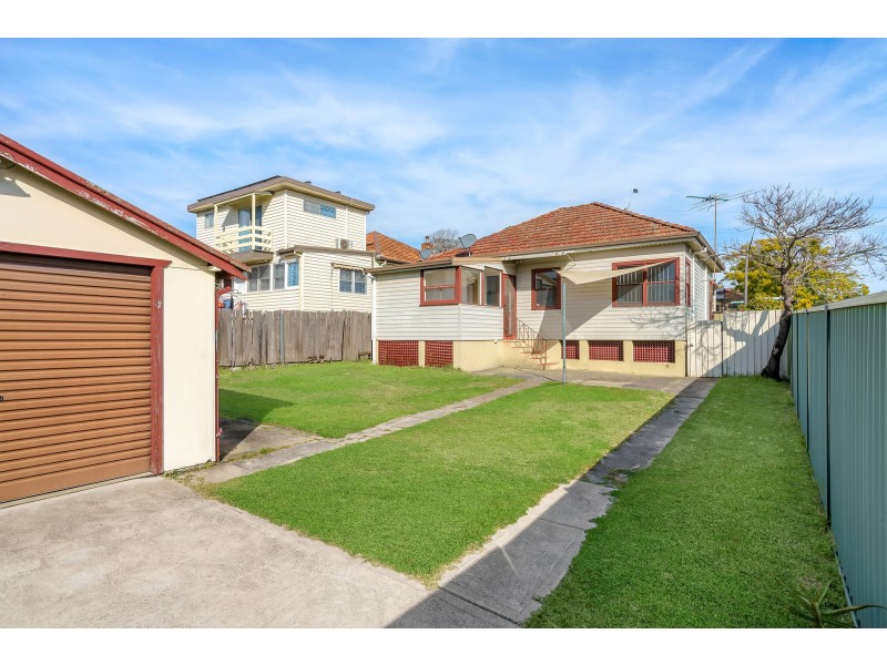 80 Henry Lawson Drive, Peakhurst NSW 2210