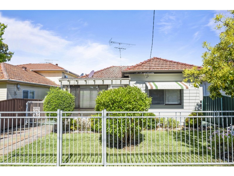 142 Hillcrest Avenue, Hurstville Grove NSW 2220