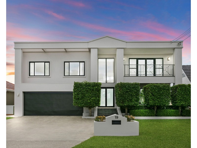 19 Castlereagh Crescent, Sylvania Waters NSW 2224