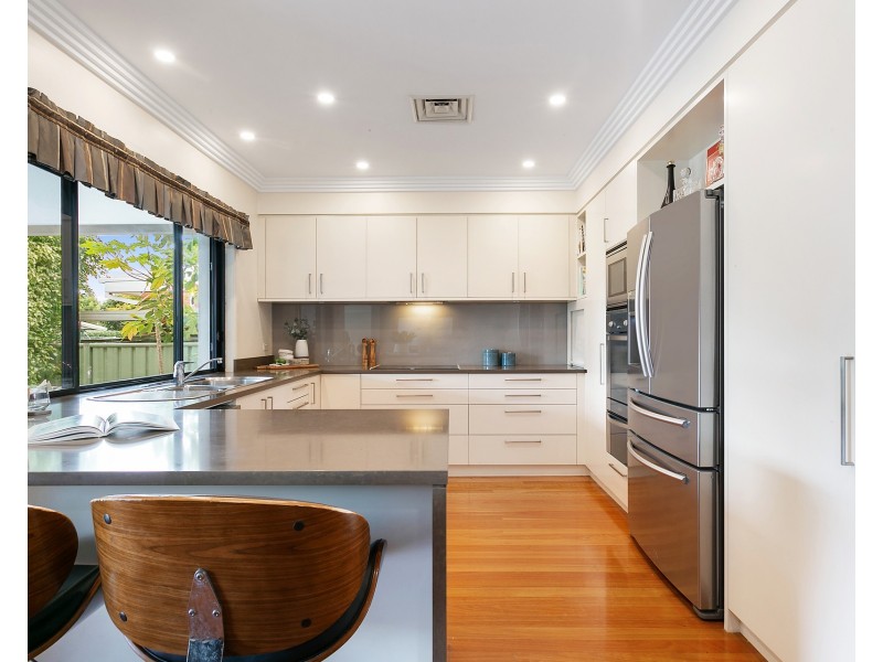 19 Castlereagh Crescent, Sylvania Waters NSW 2224