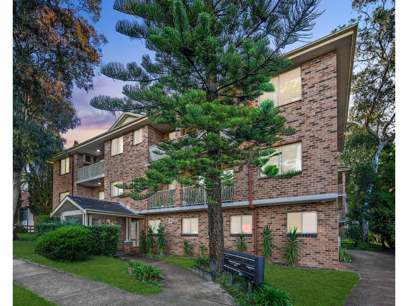 2/41 Hampton Court Road, Carlton NSW 2218