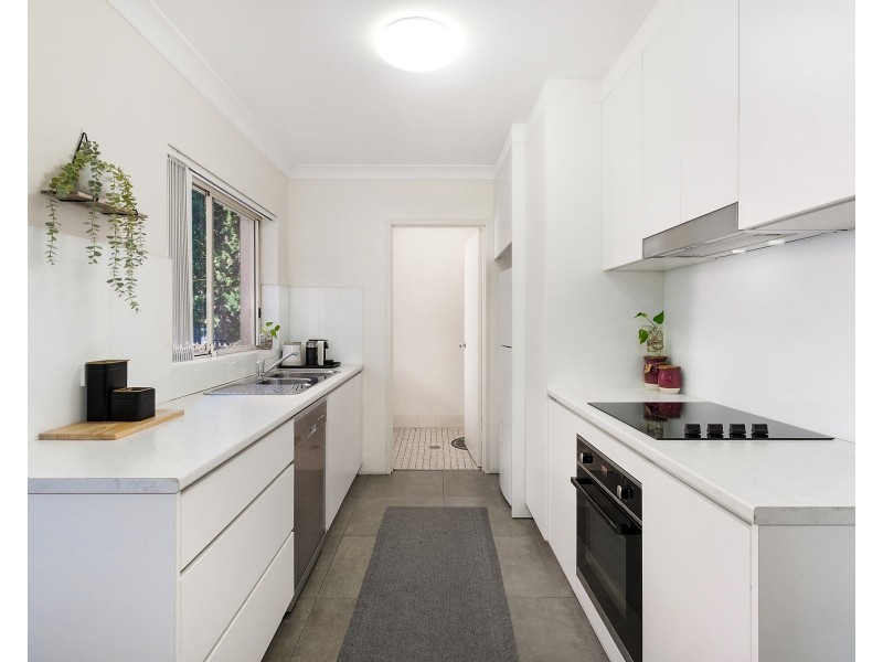 2/41 Hampton Court Road, Carlton NSW 2218