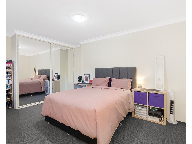 2/41 Hampton Court Road, Carlton NSW 2218