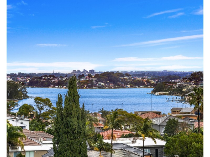 4 Waratah Street, Blakehurst NSW 2221