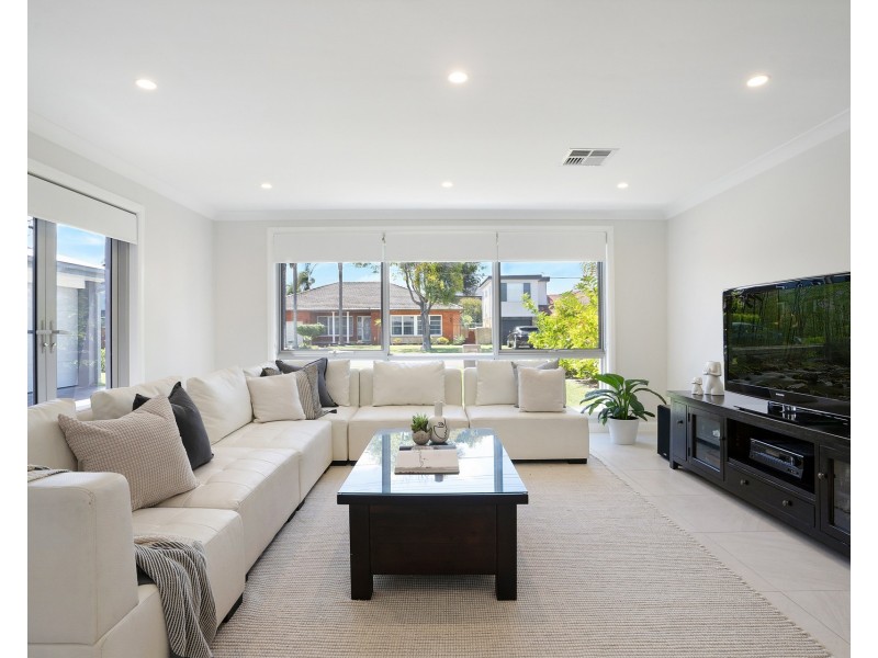 4 Paroo Avenue, Sylvania Waters NSW 2224