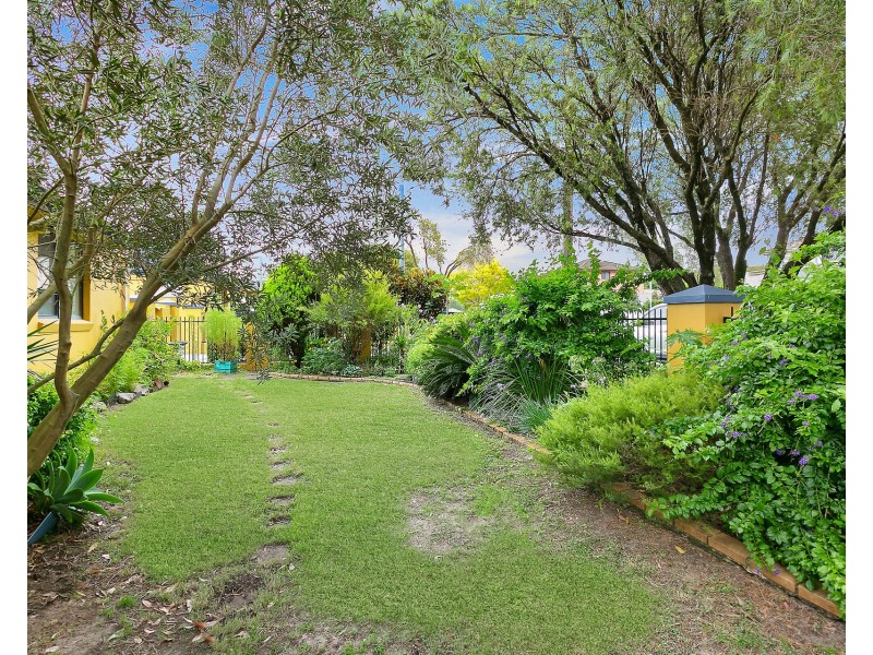 2/17 Bonanza Parade, Sans Souci NSW 2219