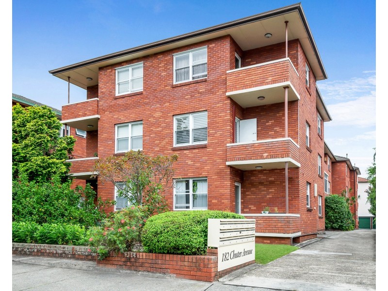 2/182 Chuter Avenue, Sans Souci NSW 2219