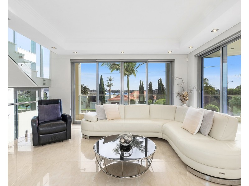 1 Old Taren Point Road, Taren Point NSW 2229