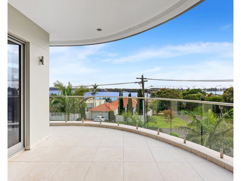 1 Old Taren Point Road, Taren Point NSW 2229