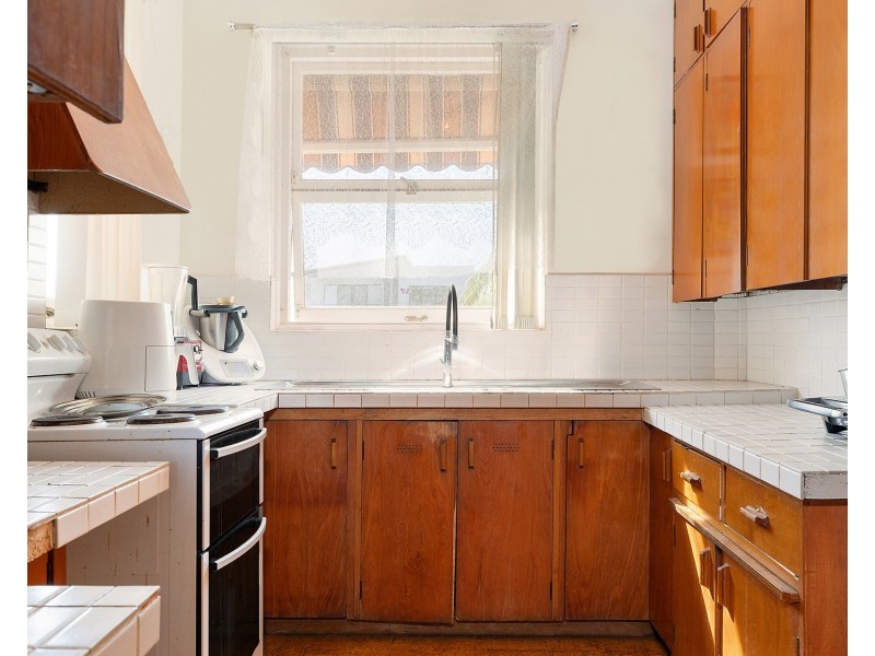 9 Gnarbo Avenue, Carss Park NSW 2221